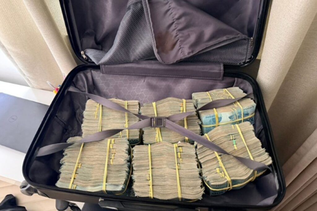 sorteios-ilegais:-pf-apreende-“malas-da-fortuna”-com-quase-r$-1-milhao