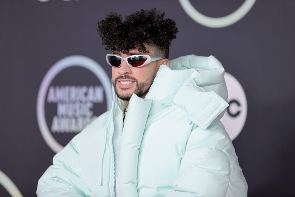bad-bunny:-conheca-as-fases-da-beleza-do-cantor-ate-o-super-bowl-2026