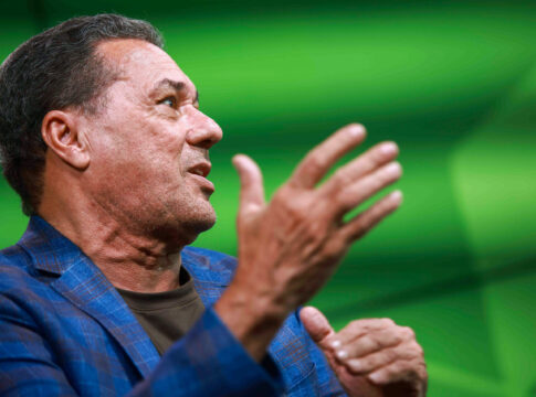 luxemburgo-critica-invasao-de-estrangeiros-no-futebol-brasileiro-veja.-veja-video