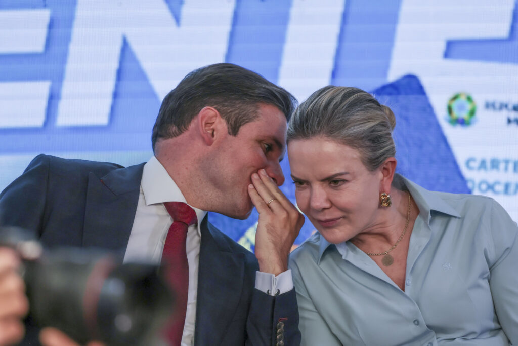 para-gleisi,-avanco-de-pec-da-6×1-mostra-compromisso-de-motta-com-tema