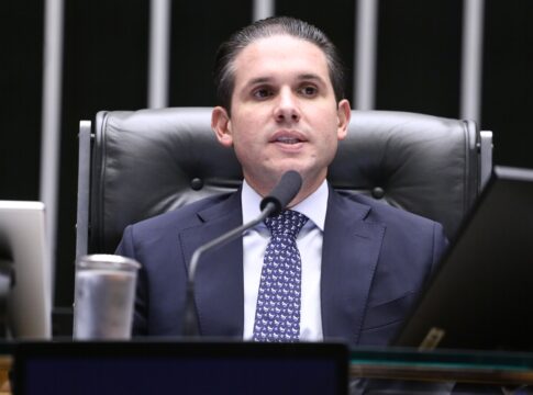 motta-defende-fim-da-escala-6×1-e-diz-que-discussao-“ja-comeca-tarde”