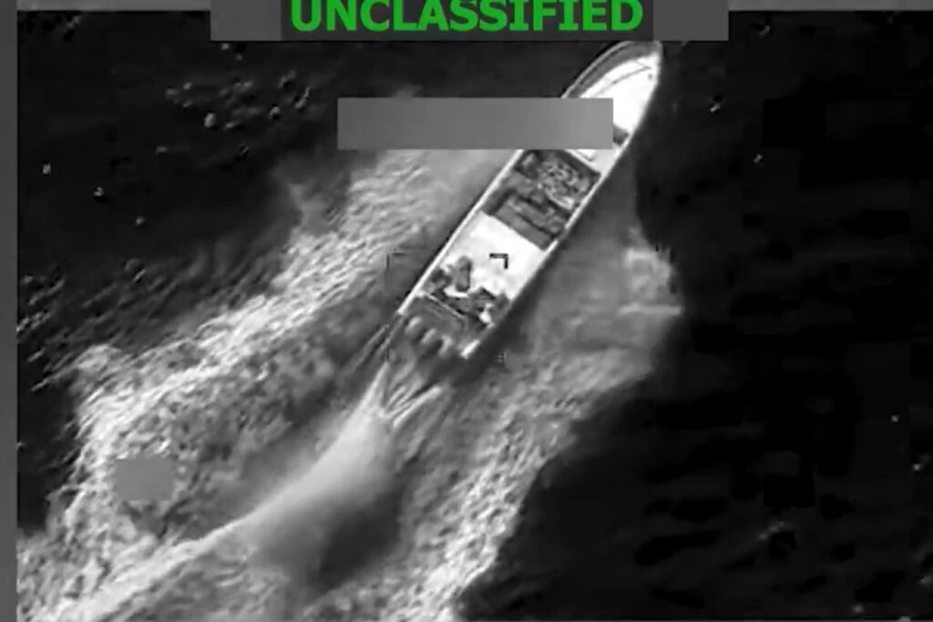 eua-ataca-embarcacao-no-pacifico-e-duas-pessoas-morrem