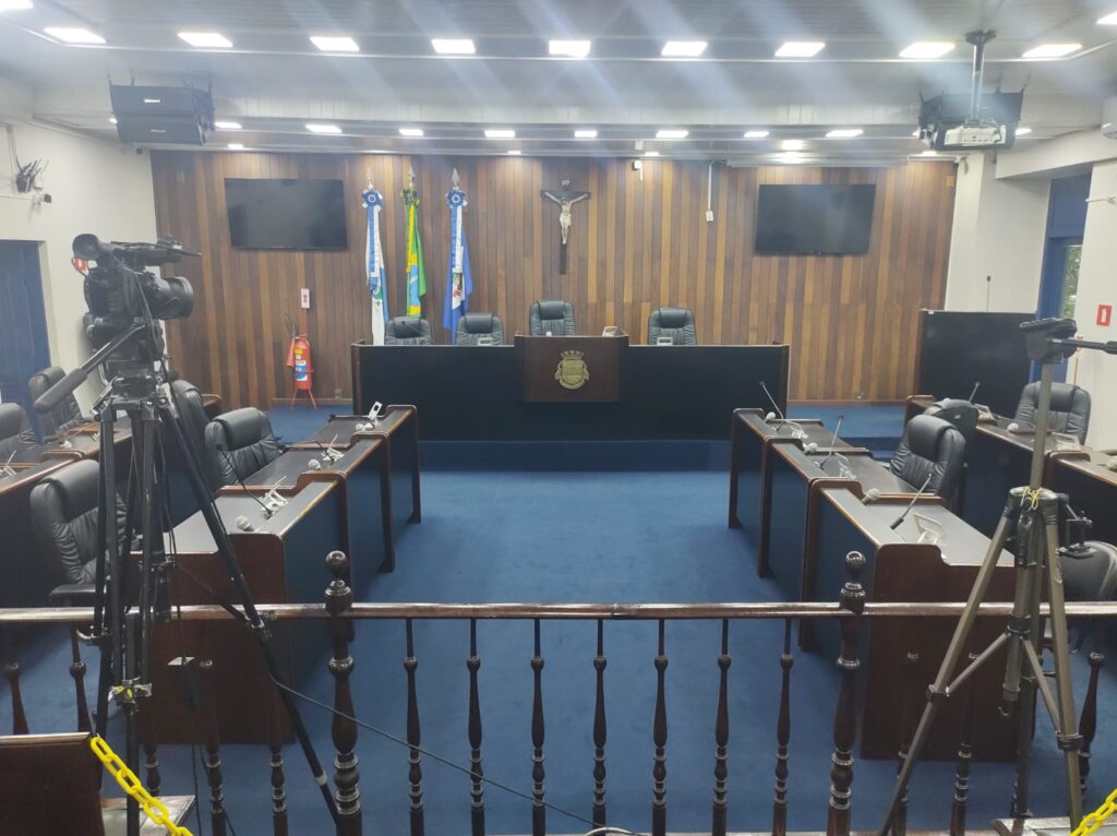 camara-de-cabo-frio-“varre”-r$-1,7-milhao-para-debaixo-do-carpete