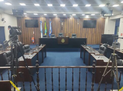 camara-de-cabo-frio-“varre”-r$-1,7-milhao-para-debaixo-do-carpete