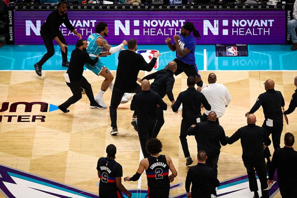 nba:-briga-generalizada-interrompe-partida-entre-pistons-e-hornets