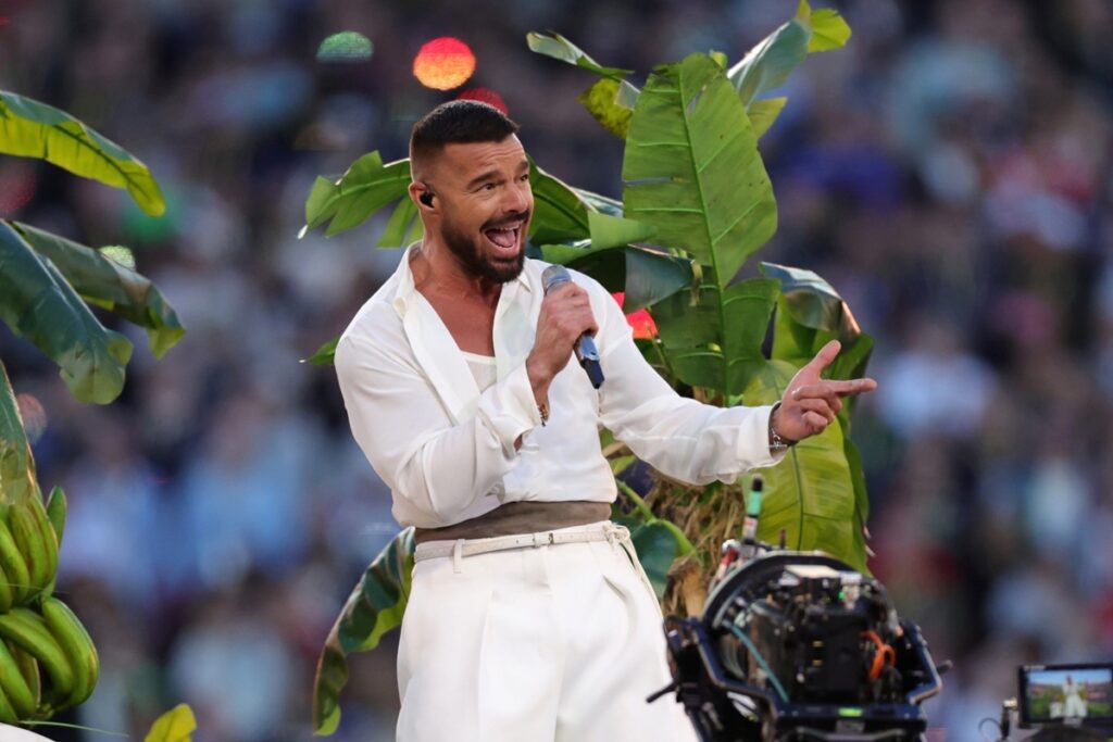 ricky-martin-impressiona-por-aparencia-jovial-em-show-do-super-bowl