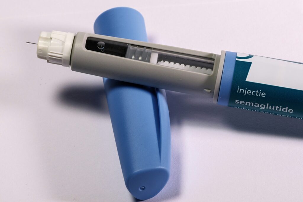 boca-de-ozempic:-canetas-emagrecedoras-afetam-saliva,-dentes-e-halito
