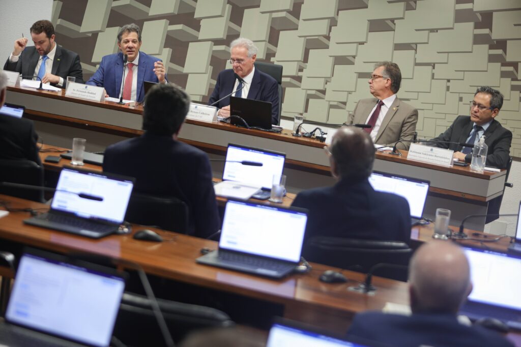 master:-comissao-do-senado-quer-ouvir-pf,-bc,-tcu-e-ex-presidente-do-brb