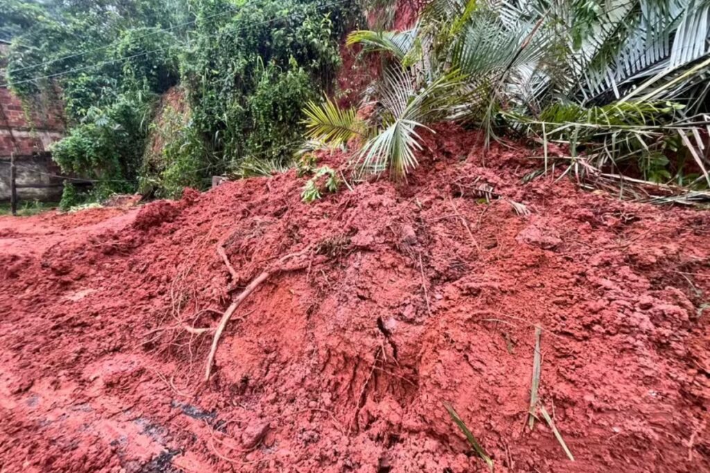 crianca-de-5-anos-morre-no-rj-apos-temporal-e-deslizamento-de-terra