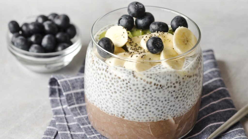 pudim-de-chia-com-banana:-faca-em-casa-o-saboroso-“ozempic”-natural