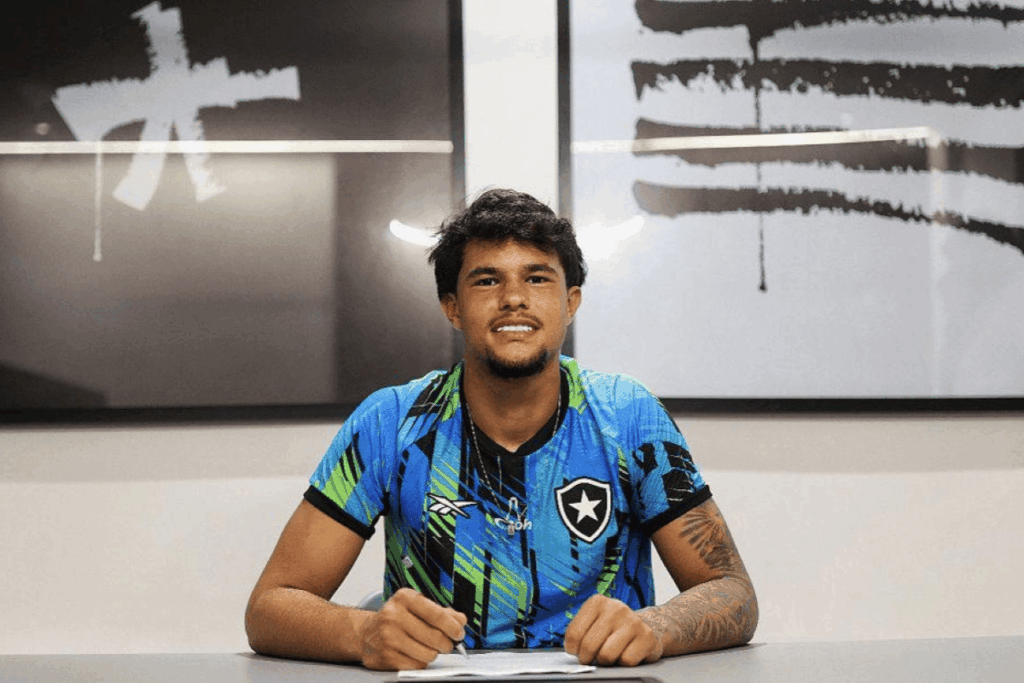 filho-de-goleiro-bruno-assina-contrato-profissional-com-o-botafogo
