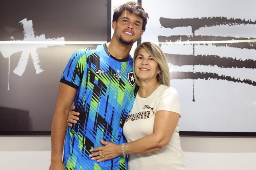 botafogo:-avo-de-bruninho-celebra-contrato-do-neto:-“dia-historico”