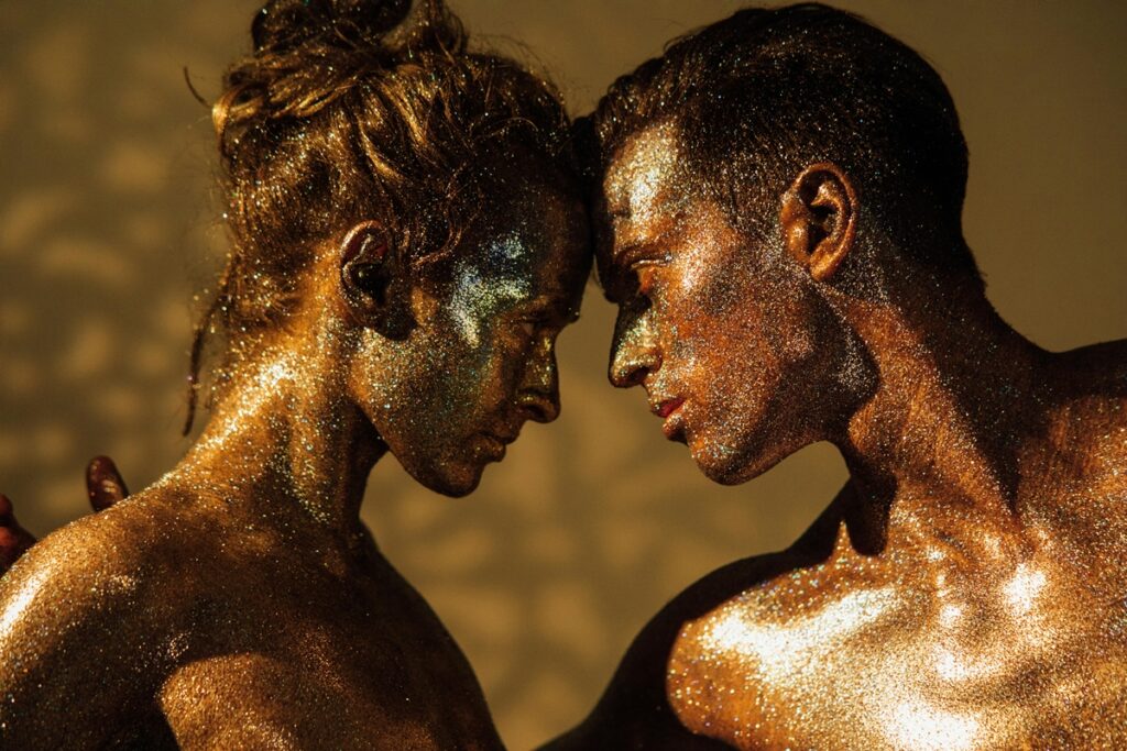 carnaval:-medica-alerta-sobre-cuidados-com-glitter-nas-partes-intimas