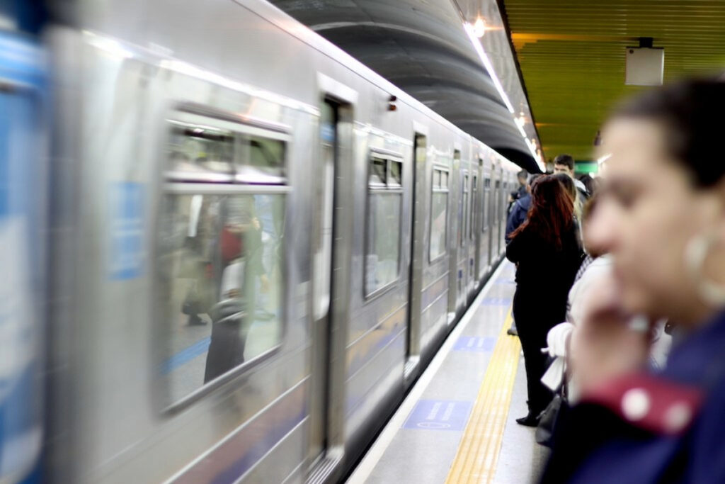 caos-no-metro:-3-linhas-operam-com-lentidao-na-manha-desta-4a-(11/2)