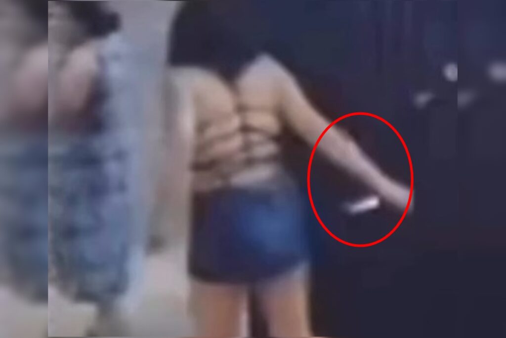 gritos-de-socorro:-filha-da-quatro-facadas-na-mae-pelas-costas-e-foge.-veja-video