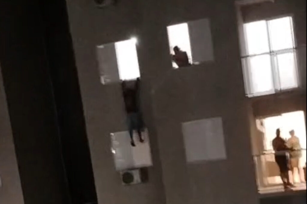 homem-nao-paga-programa-e-foge-pela-janela-do-3°-andar-de-predio