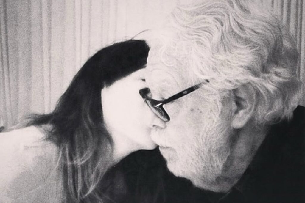 julia-almeida-faz-desabafo-um-mes-apos-a-morte-do-pai,-manoel-carlos