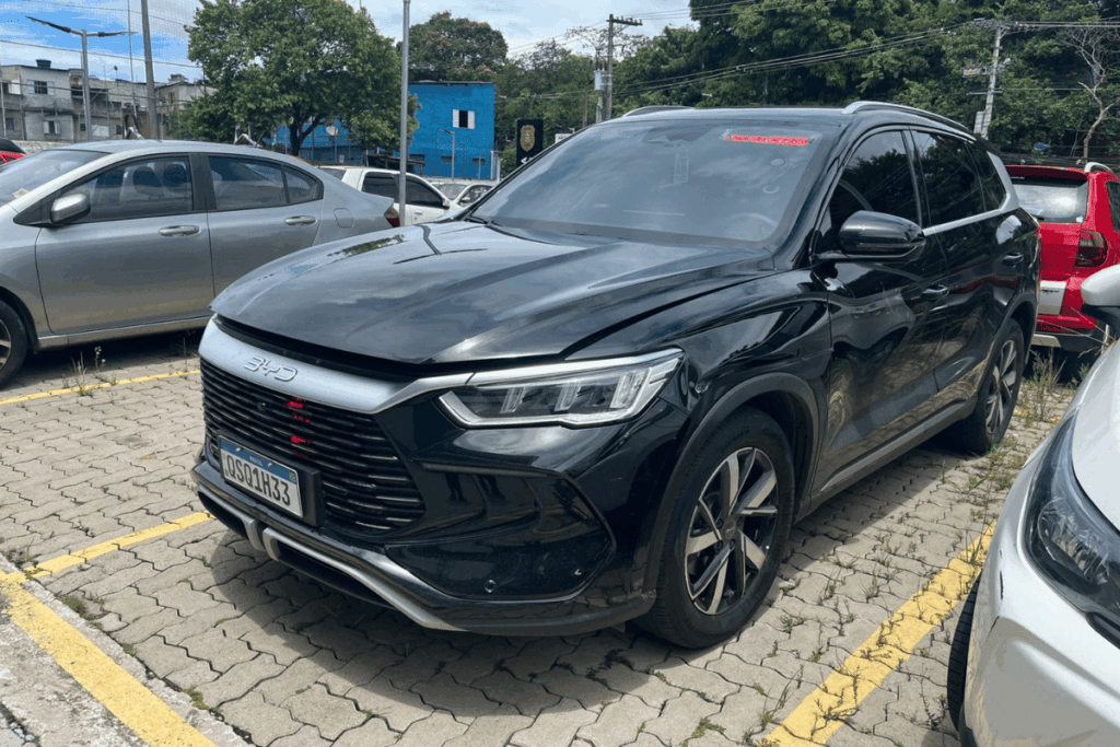 homem-e-preso-fingindo-ser-policial-e-dirigindo-viatura-falsa-com-distintivo.-veja-video