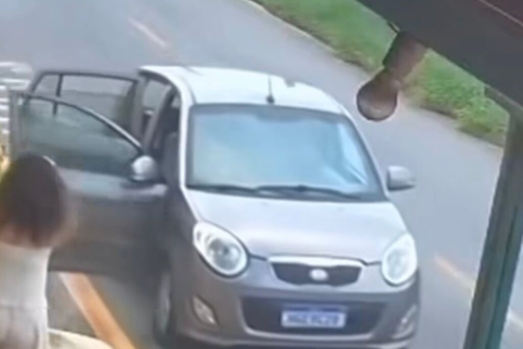 homem-pula-pela-janela-de-carro-e-salva-criancas-de-acidente-em-mg.-video
