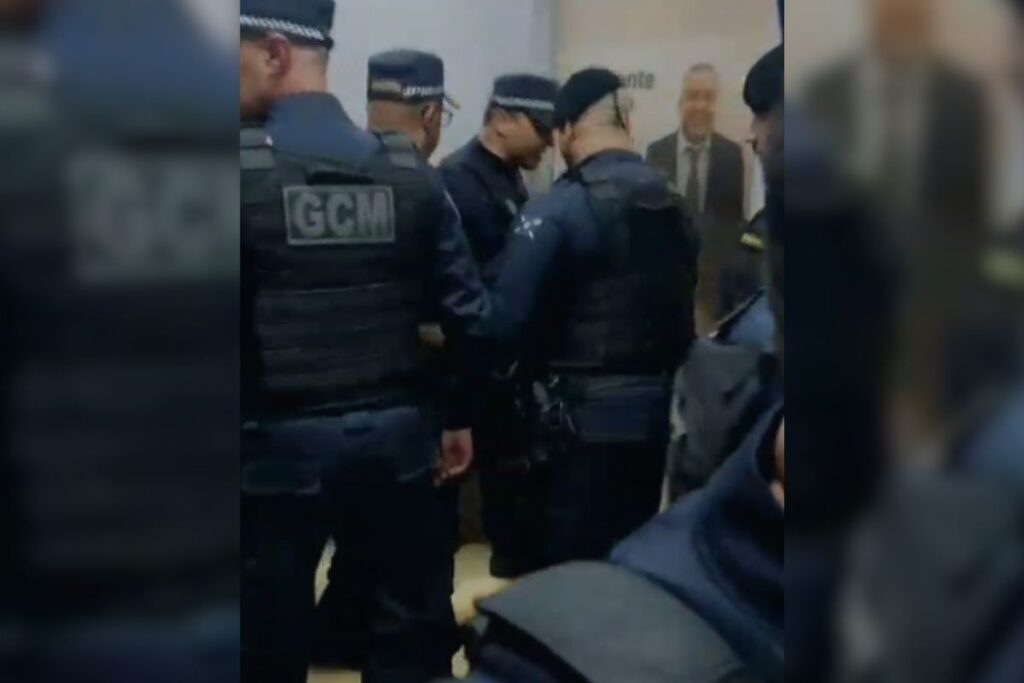 confusao-entre-vereadores-suspende-votacao-da-cassacao-de-prefeito.-video