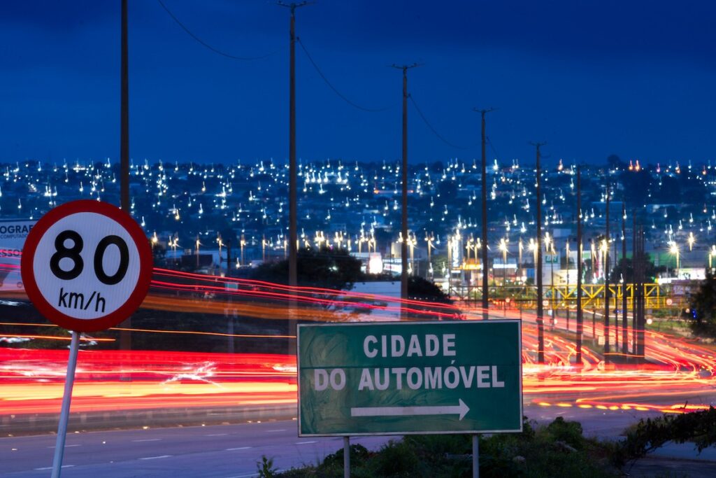 rodovias-do-breu:-iluminacao-precaria-no-df-coloca-em-risco-motoristas-e-pedestres.-veja-video