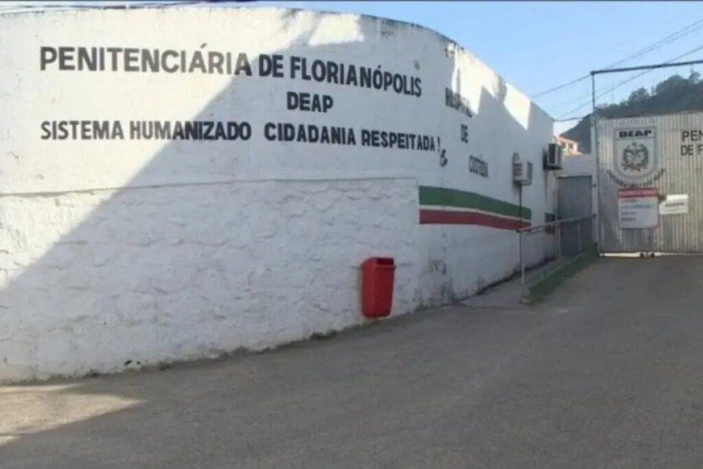 sc:-preso-morto-em-banho-de-sol-teve-50-perfuracoes-de-arma-artesanal