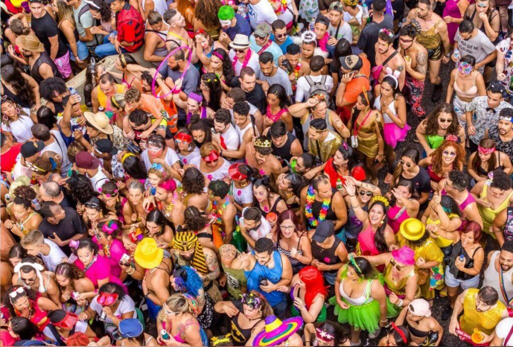 ingles-no-carnaval:-aprenda-6-frases-para-falar-com-gringos-na-folia