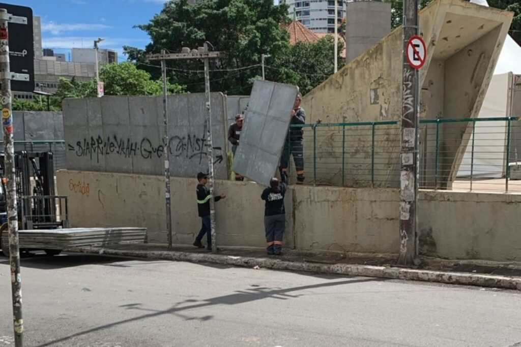 prefeitura-de-sp-recua-e-tira-tapumes-da-rooselvet-para-o-carnaval