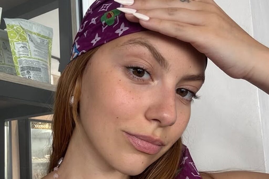 neta-de-carlos-alberto-denuncia-ataques-durante-tratamento-de-cancer