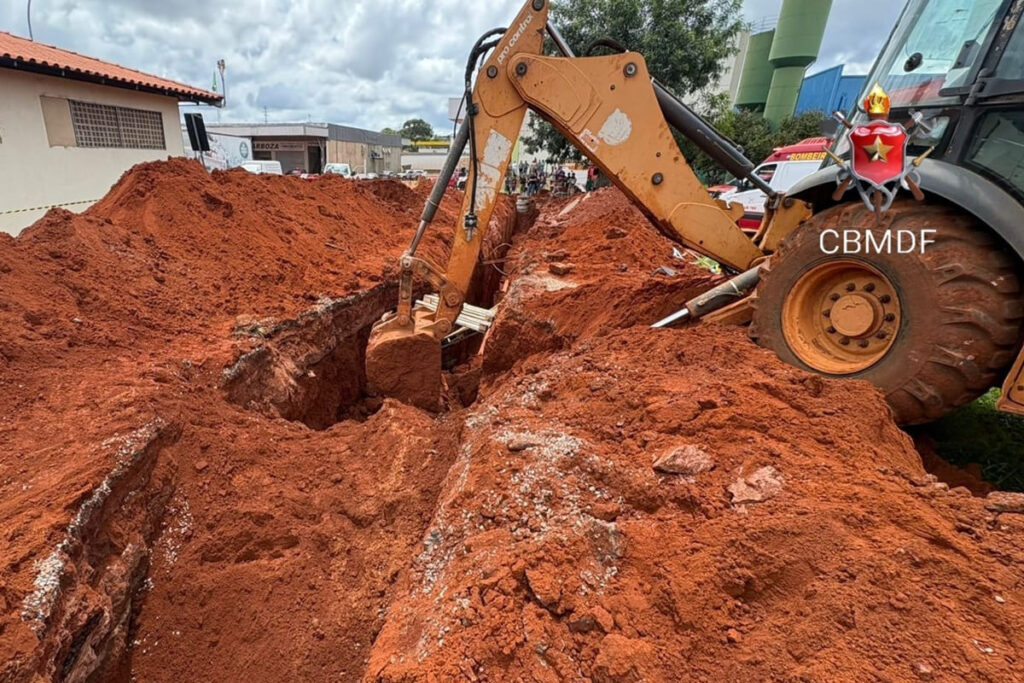 trabalhador-e-soterrado-em-obra-no-ceasa-e-tem-parada-cardiaca-revertida-apos-40-minutos.-veja-video