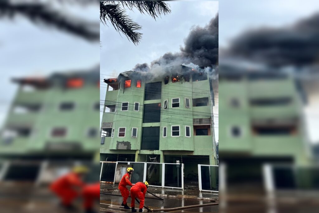 predio-corre-o-risco-de-cair-apos-ser-consumido-por-fogo-no-entorno