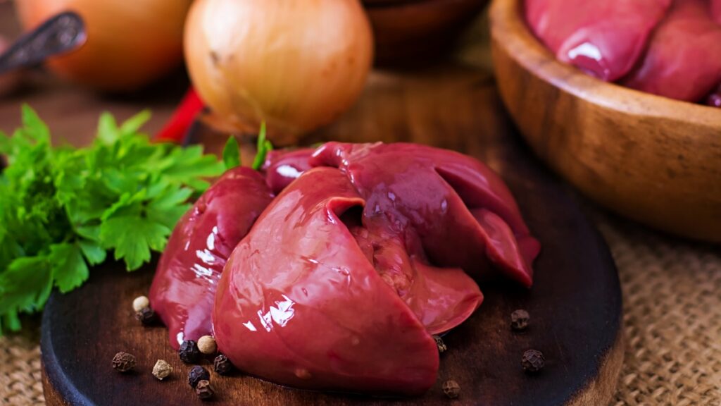 figado-acebolado:-classica,-esta-receita-e-rica-em-ferro-e-vitaminas