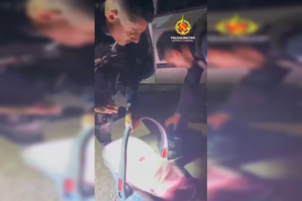 traficante-usa-carrinho-de-bebe-e-bolsa-do-filho-para-esconder-drogas