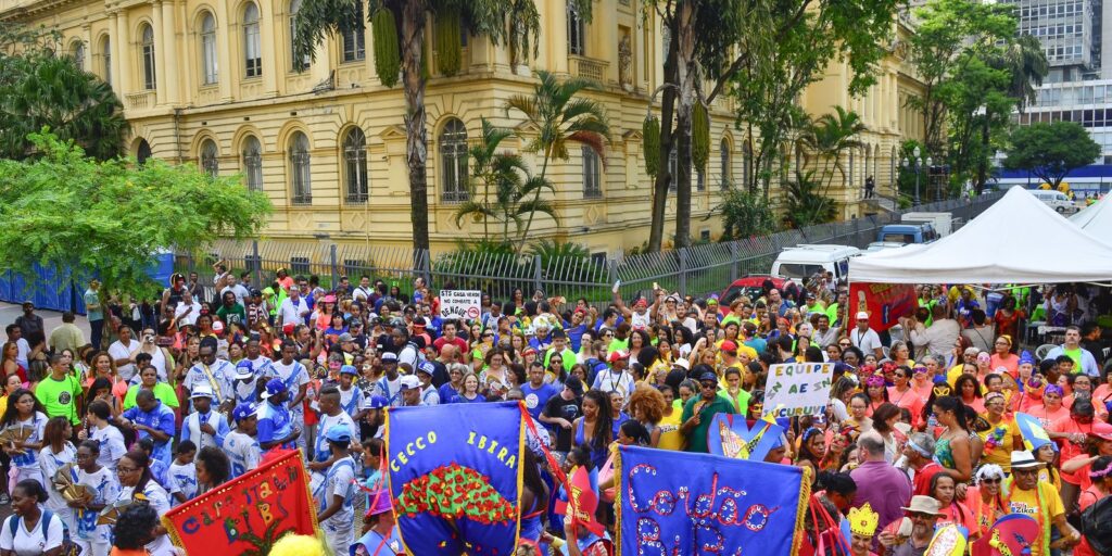 ilu-oba-de-min-e-banda-do-trem-eletrico-abrem-carnaval-de-rua-em-sp