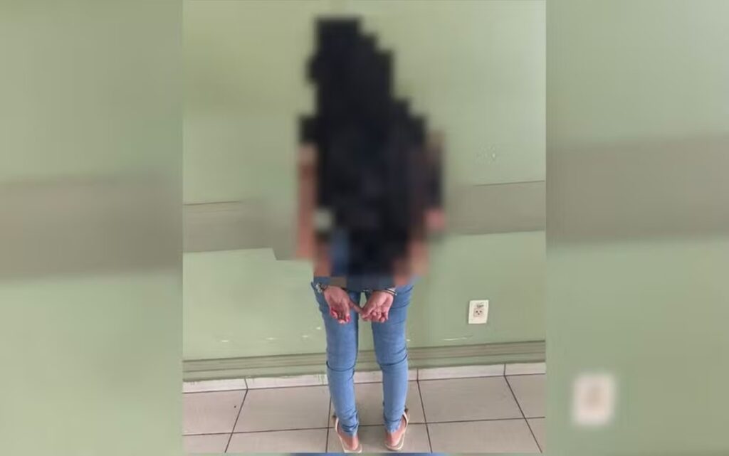 mae-e-presa-por-maus-tratos-contra-filho-autista-que-vivia-isolado