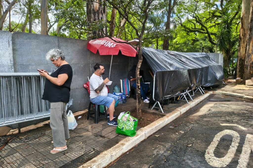 ambulantes-acampam-no-ibirapuera-por-vaga-em-blocos-de-carnaval