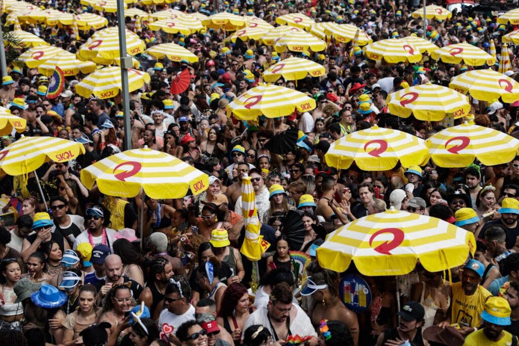 excesso-de-ambulantes-leva-“bloco-dos-marretas”-da-euforia-a-frustracao