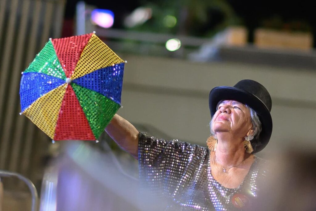folia-para-todos:-pernambucana-curte-1°-carnaval-no-df-aos-70-anos