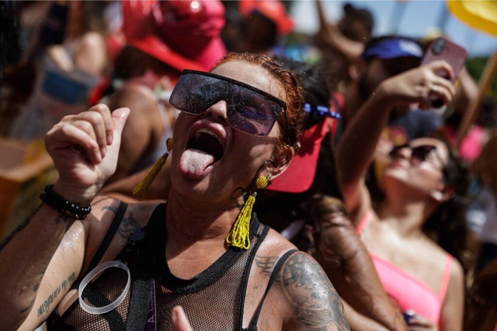 telo-e-pocah-agitam-blocos-no-ibirapuera-com-calor,-sertanejo-e-funk.-veja-video