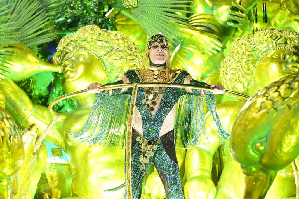 ney-matogrosso-desfila-com-escola-de-samba-que-homenageia-seu-legado