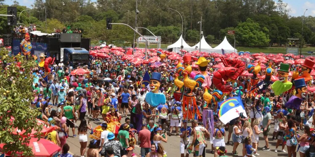 pabllo-vittar-e-grupo-de-k-pop-fazem-o-povo-sambar-em-sp-nesta-segunda