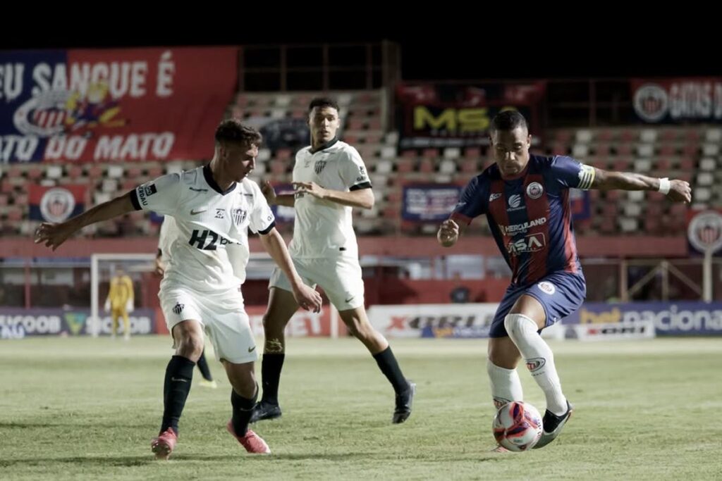 ex-cruzeiro-e-preso-apos-confusao-em-bloquinho-em-belo-horizonte