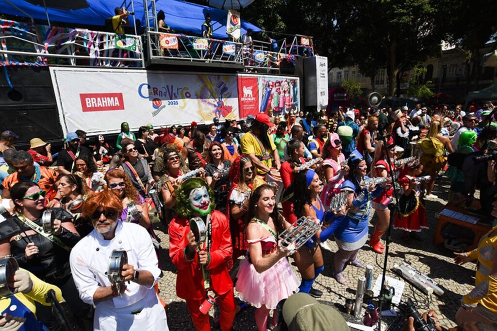 carnaval-2026:-veja-programacao-dos-blocos-de-rua-no-rio-nesta-segunda