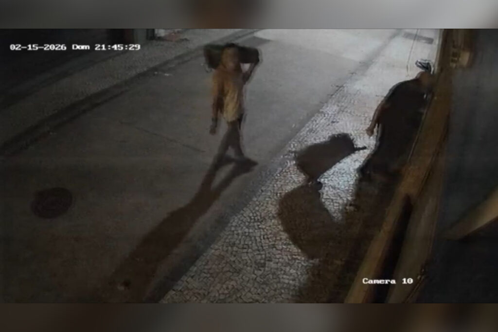 veja-momento-em-que-grupo-do-cv-tenta-invadir-joalheria-no-rio.-video