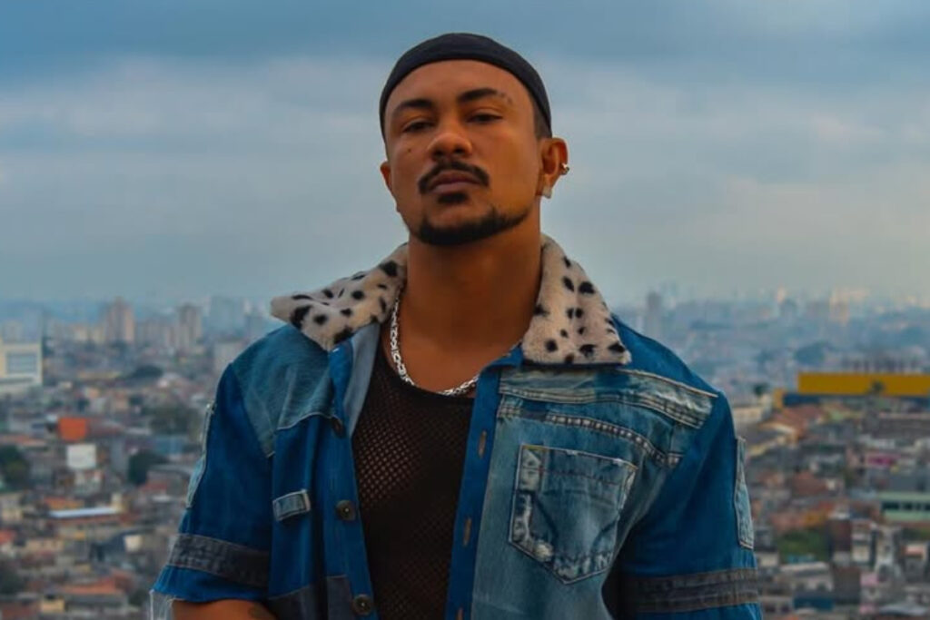 xama-muda-o-visual-para-o-carnaval-e-chama-atencao-em-bloco-de-bh.-veja-o-video