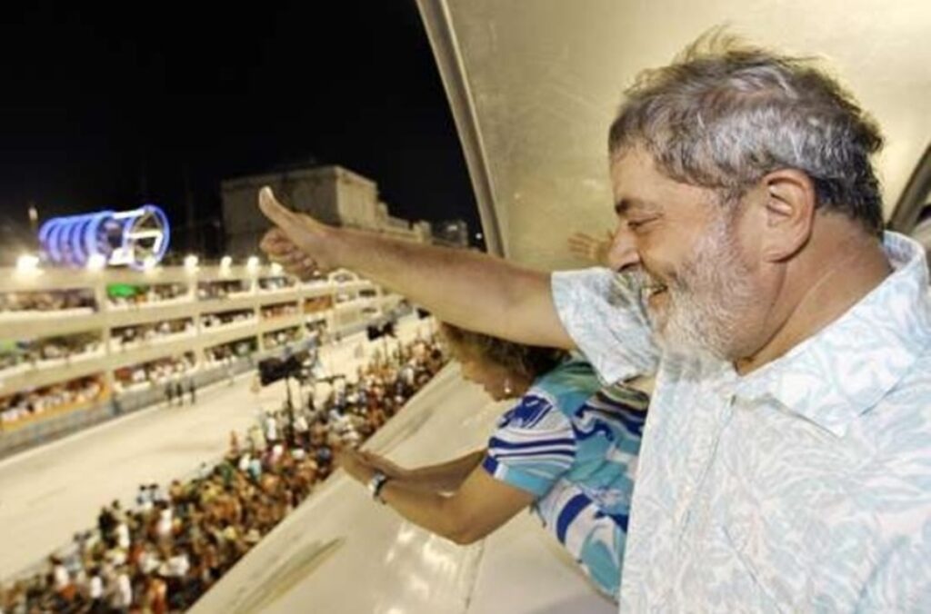 folia-e-polemica:-de-itamar-a-lula,-presidentes-passaram-pela-sapucai