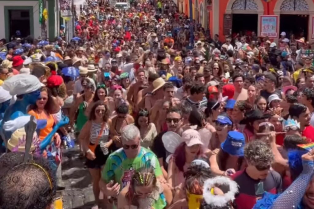 avalanche-humana:-a-nova-brincadeira-que-bombou-no-carnaval-de-olinda