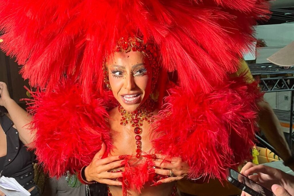 famosos-movimentam-a-1a-noite-de-desfiles;-saiba-o-que-rolou