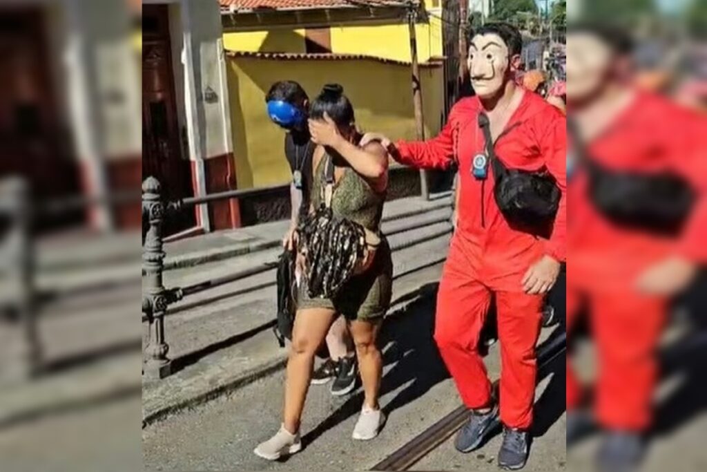 imprensa-internacional-repercute-acao-de-policiais-fantasiados-no-rio