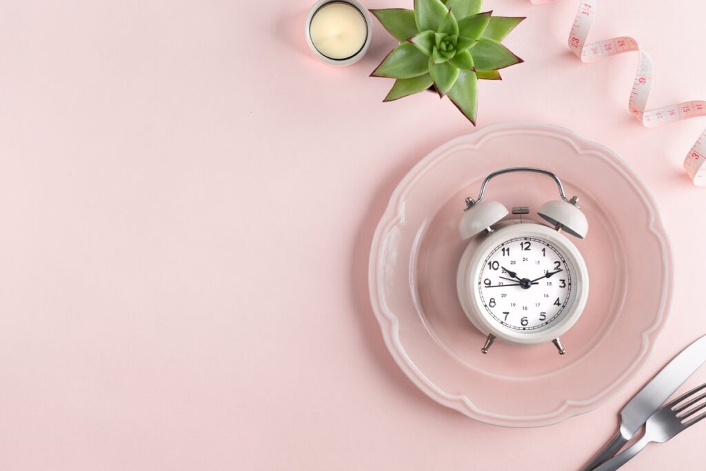 jejum-intermitente-nao-supera-dieta-comum-no-emagrecimento,-diz-estudo